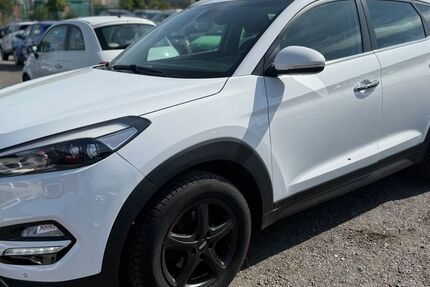 Hyundai TUCSON 150.200 km 13.499 &euro; Berlin 13597