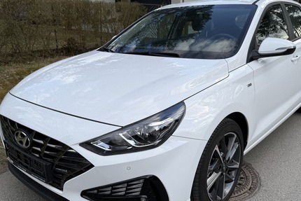 Hyundai i30 1.5 T-GDI Automatik Trend Mild-Hybrid Garant 11.183 km 20.900 &euro; Berlin 10247