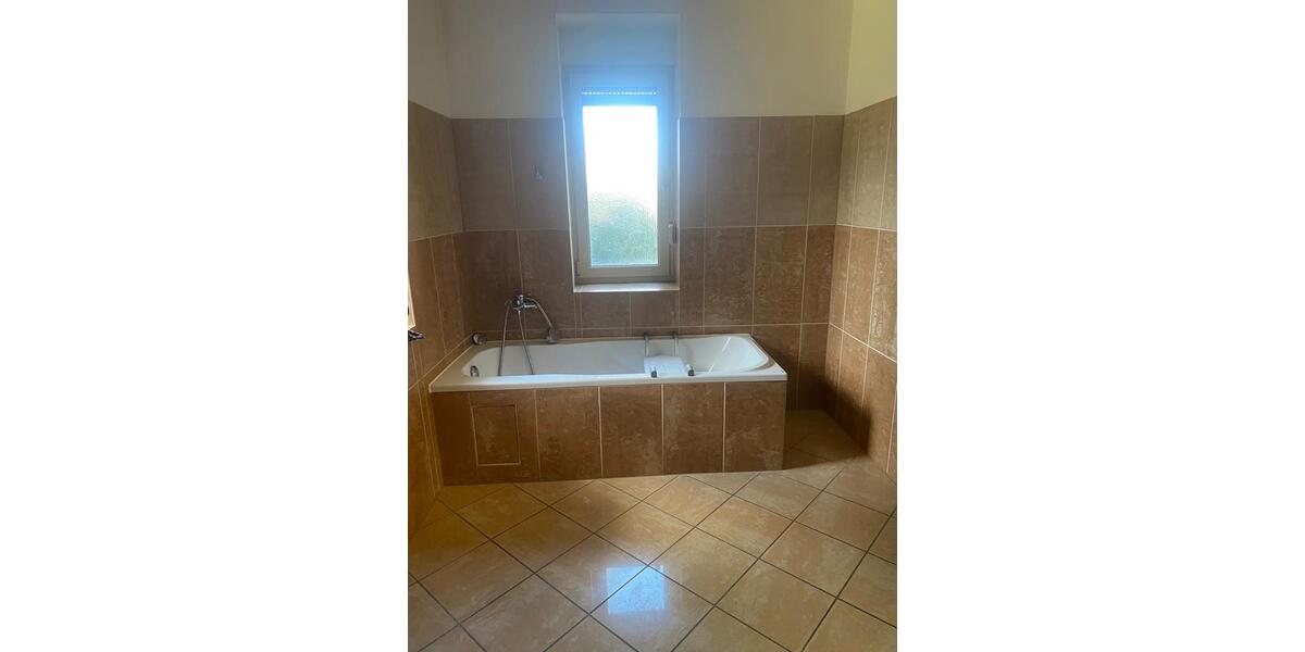 Etagenwohnung Berlin Marzahn-Hellersdorf - 2.5 Zimmer, 124 m&sup2;, 1.500&euro; | Angebot:25786652