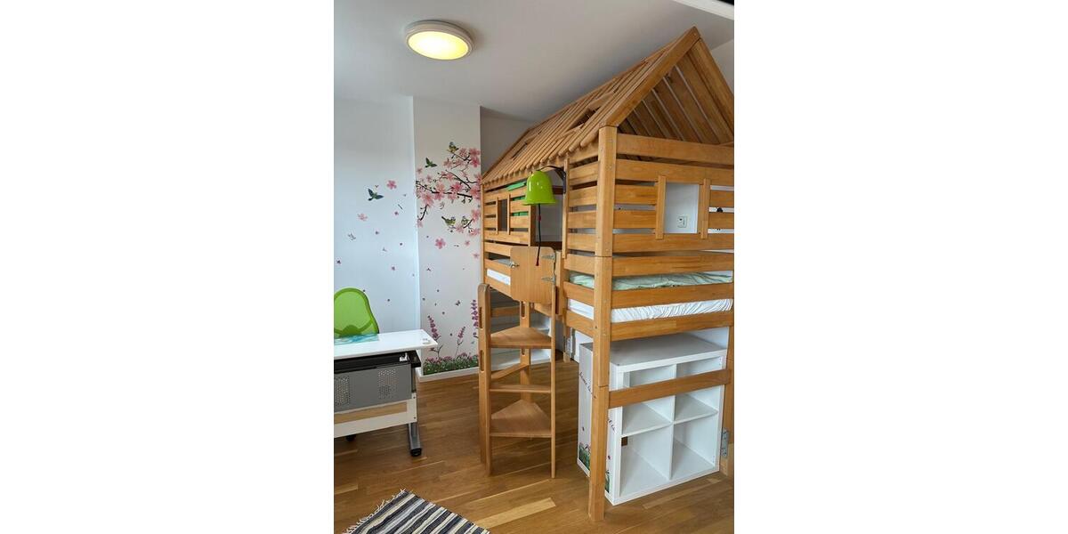 Hochwertig eingerichtete DG-Wohnung mit großer Dachterrasse u. schöner Aussicht auf den Hahneberg 4 zimmer