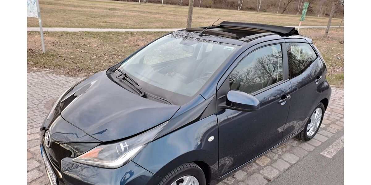 Toyota Aygo (X) 84.000 km 8.990 &euro; Berlin 12349