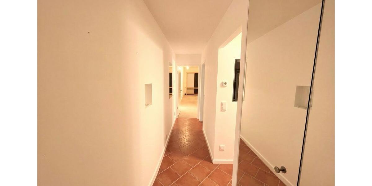 Dachgeschoßwohnung Berlin Steglitz-Zehlendorf - 2 Zimmer, 65 m&sup2;, 1.400&euro; | Angebot:25612063