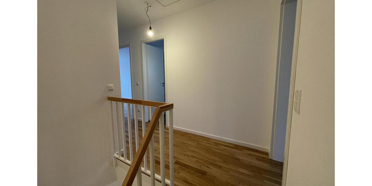 Doppelhaushälfte Schöneiche bei Berlin - 6 Zimmer, 140 m&sup2;, 2.500&euro; | Angebot:23971007