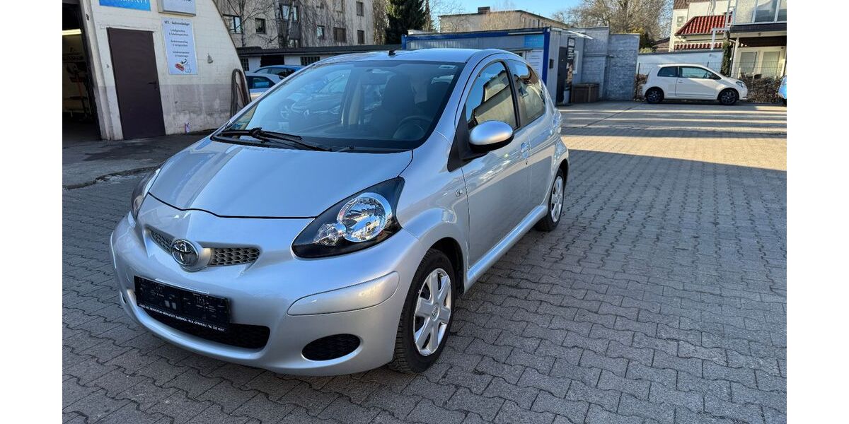 Toyota Aygo (X) 42.911 km 4.990 &euro; Berlin 12357