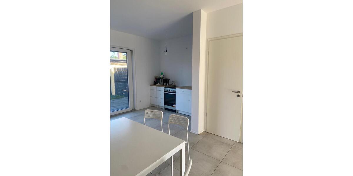 Etagenwohnung Schönefeld - 3 Zimmer, 85 m&sup2;, 2.250&euro; | Angebot:26073742