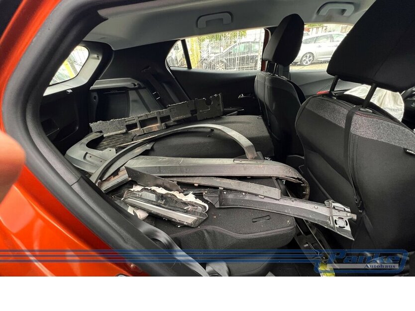 Peugeot 2008 1.2 PureTech 100 Active Pack*Unfall* 21.200 km 6.380 € Berlin 13187