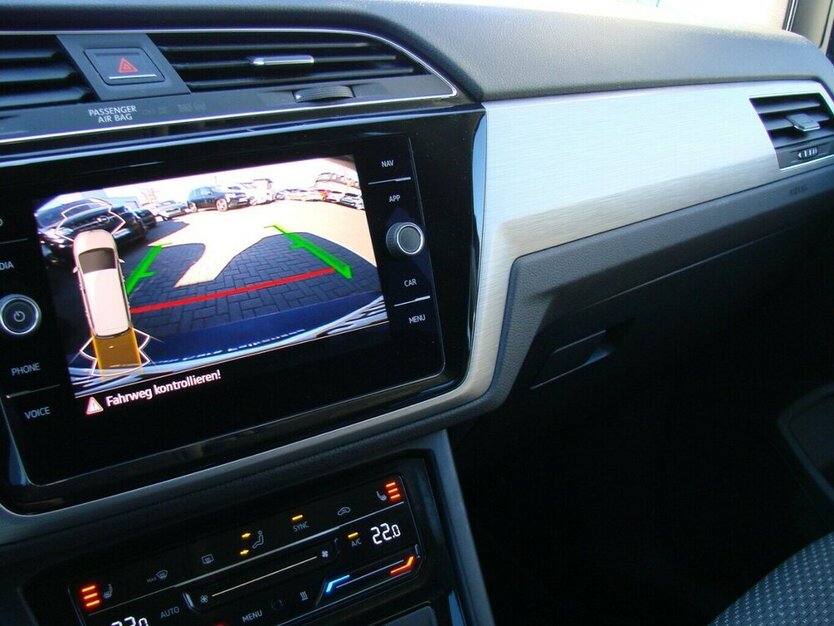 VW Touran 1.5TSI Comfortline 7-Sitzer ACC Standheizun 18.601 km 32.480 € Falkensee 14612