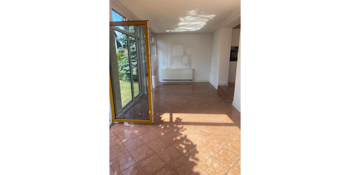 Etagenwohnung Berlin Marzahn-Hellersdorf - 2.5 Zimmer, 124 m&sup2;, 1.500&euro; | Angebot:25786652