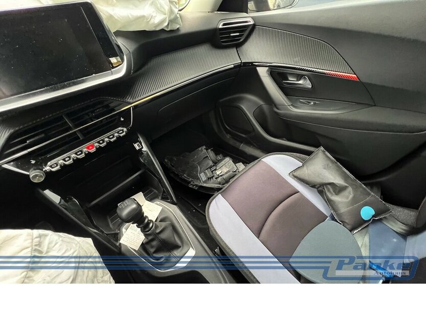 Peugeot 2008 1.2 PureTech 100 Active Pack*Unfall* 21.200 km 6.380 € Berlin 13187