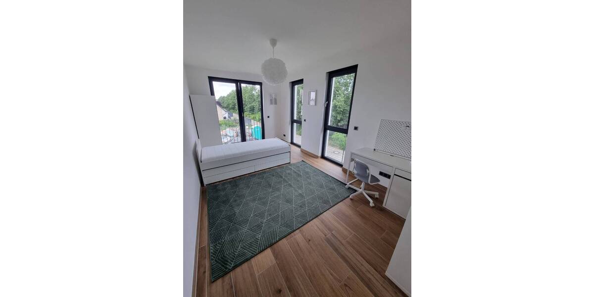 Etagenwohnung Berlin Altglienicke - 5 Zimmer, 160 m&sup2;, 2.900&euro; | Angebot:26247787