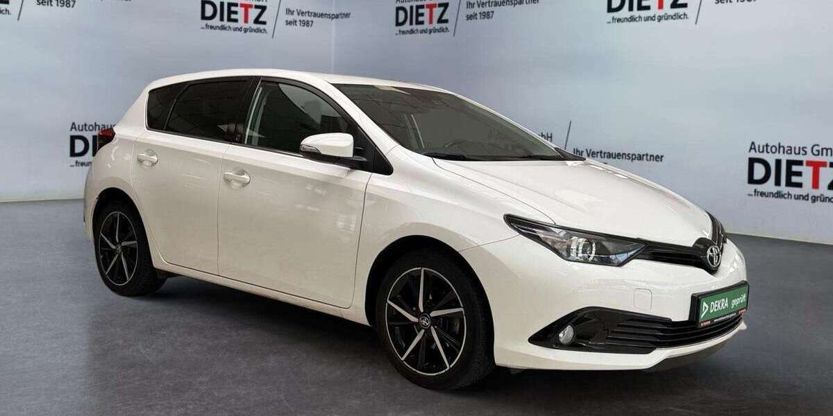 Toyota Auris 63.230 km 14.590 &euro; Wildau 15745