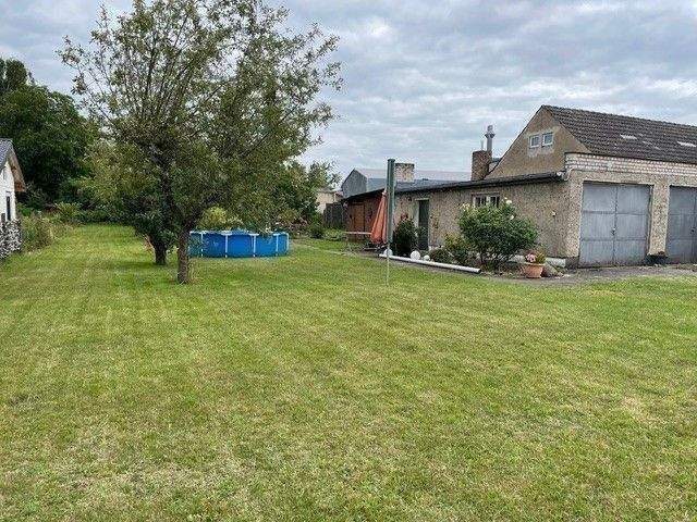 Unterkellerter Bungalow (57 m²) und 2 Garagen zum Abriss auf 900 m² Traumbauland ! Im Alleinauftrag in Panketal