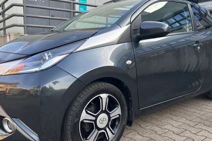 Toyota Aygo (X) 99.850 km 8.490 &euro; Berlin 13353