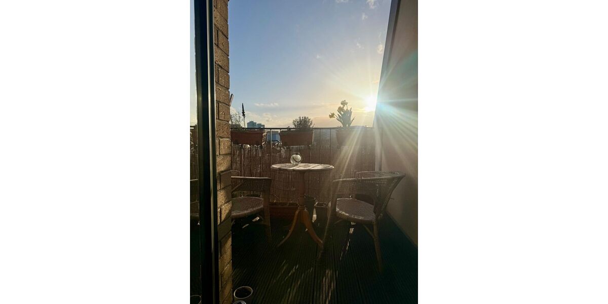 Lichtdurchflutete Dachgeschoss -Maisonette mit 3 Balkonen & Weitblick mit TG-Stellplatz - Maisonettenwohnung Berlin Weißensee | Angebot:26633792