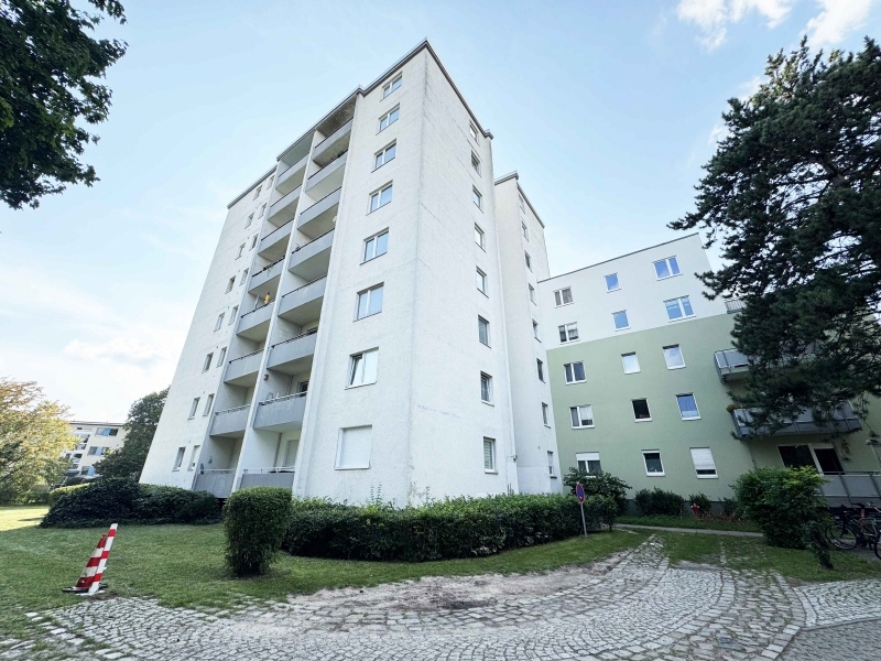Blumenviertel: Freie 1-Zimmer-Wohnung mit Loggia