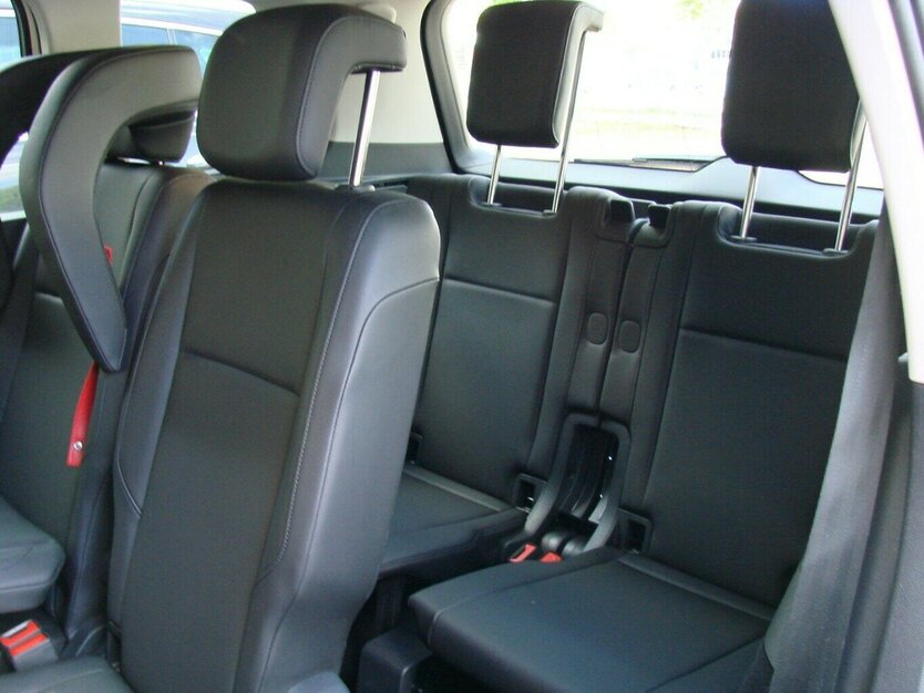 VW Touran 2.0TDI TAXI 7-Sitzer Leder Kamera AHK 89.165 km 27.980 € Falkensee 14612