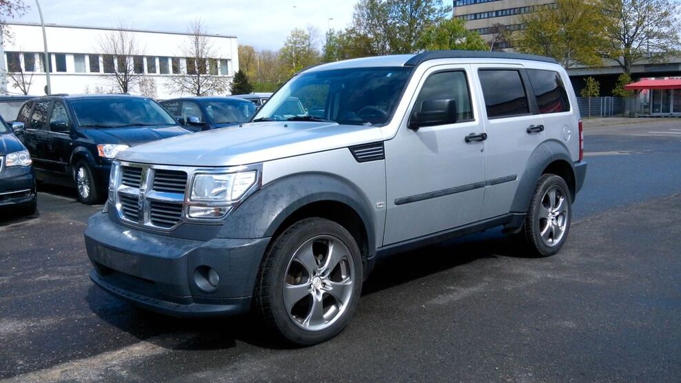 Dodge Nitro 90.000 km 7.900 € Berlin 13627