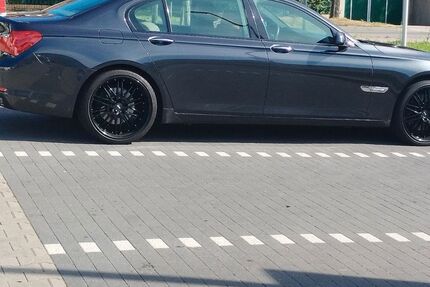 BMW 740 228.000 km 14.900 &euro; Großbeeren 14979