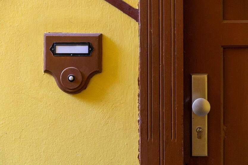 Charmante 2-Zimmer-Wohnung im Gartenhaus, im beliebten Reuterkiez! - mit Option zur Eigennutzung.