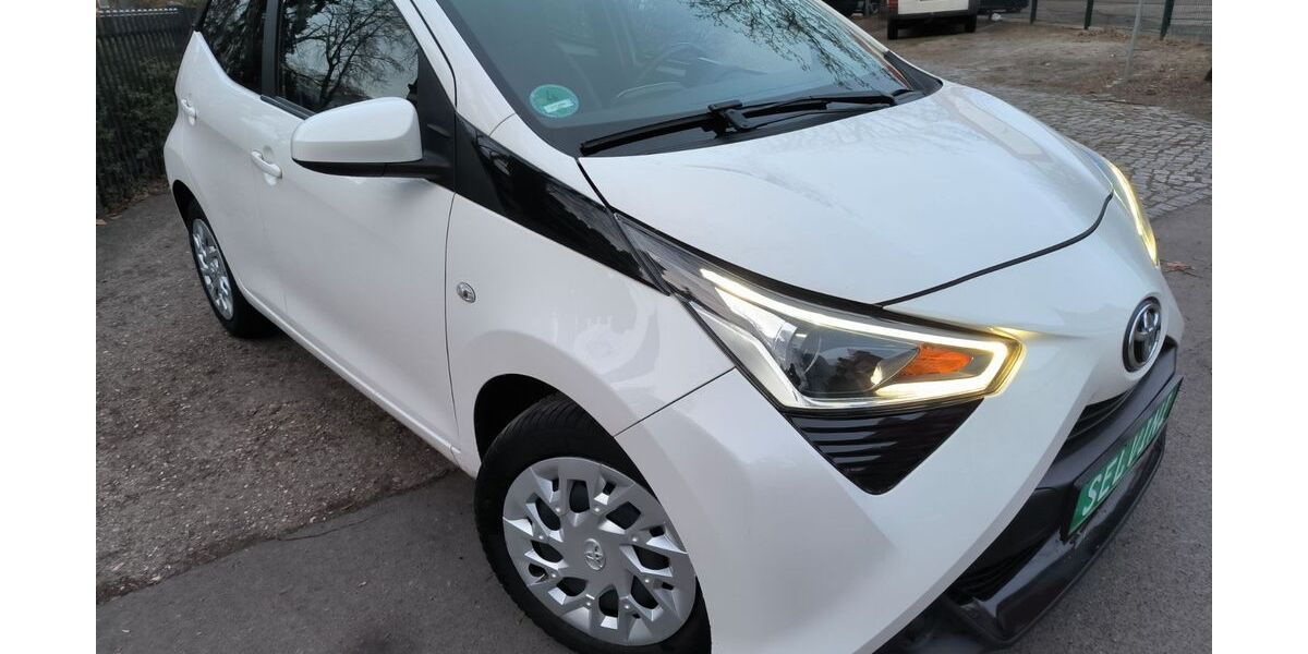 Toyota Aygo (X) 109.000 km 7.990 &euro; Berlin - Schöneberg 10781