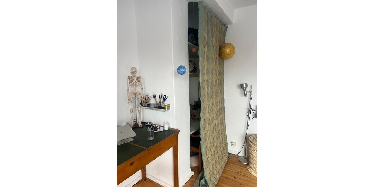 Dachgeschoßwohnung Berlin Charlottenburg-Wilmersdorf - 30 Zimmer, 30 m&sup2;, 250&euro; | Angebot:24772135