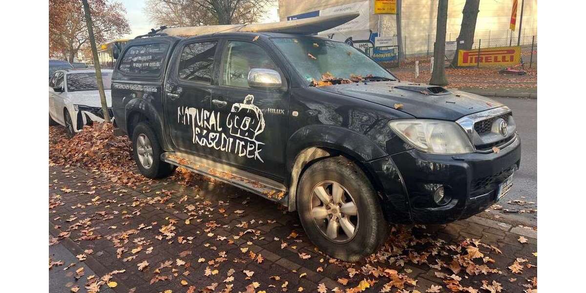 Toyota Hilux 298.000 km 14.999 &euro; Berlin 12055