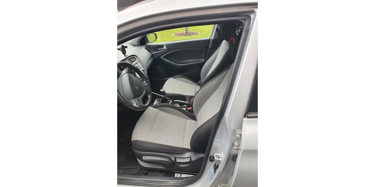 Hyundai i20 78.465 km 8.500 € Berlin 10178