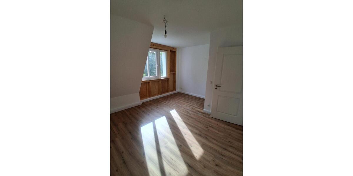 Schöne neu errichtete 3 bis 4 Zimmer-Dachgeschosswohnung mit geh. Innenausstattung und Dachterrasse 3 zimmer