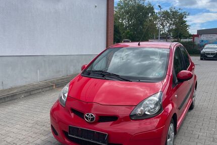 Toyota Aygo (X) 124.412 km 2.999 &euro; Berlin 12107