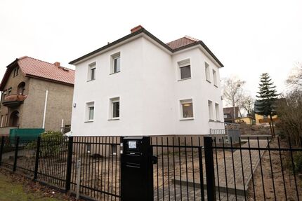 Provisionsfrei* Kernsaniertes Zweifamilienhaus (202425) * 900 m² Grundstück * teilbar * Neubau ohne Teilung möglich * Garage * Toplage Birkenwerder 4 zimmer