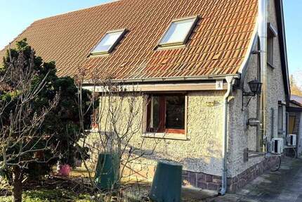 Doppelhaushälfte in Alt-Hohenschönhausen auf großem Grundstück 3 zimmer