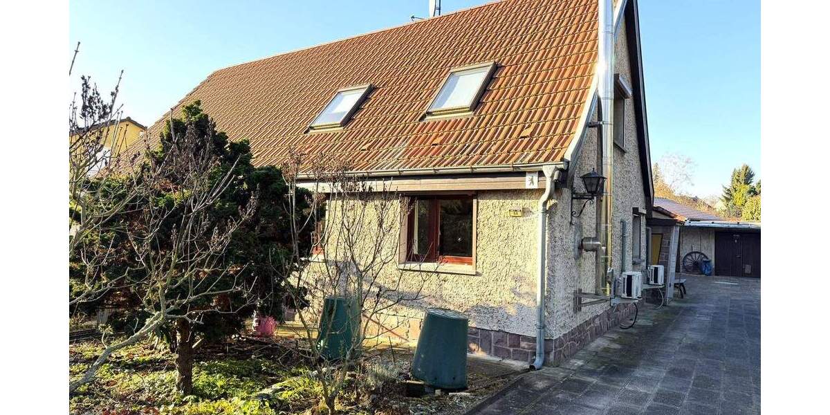 Doppelhaushälfte in Alt-Hohenschönhausen auf großem Grundstück 3 zimmer