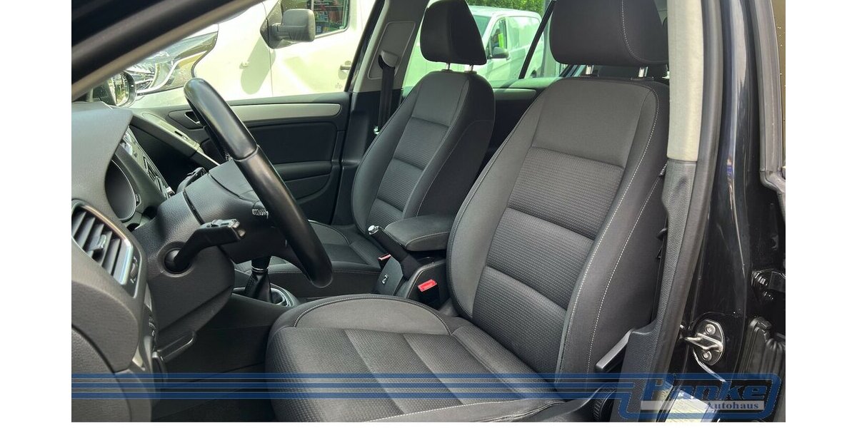 VW Golf VI Team Lim*SHZ*Klima*PDC*Tempo* 206.982 km 4.990 &euro; Berlin 13187