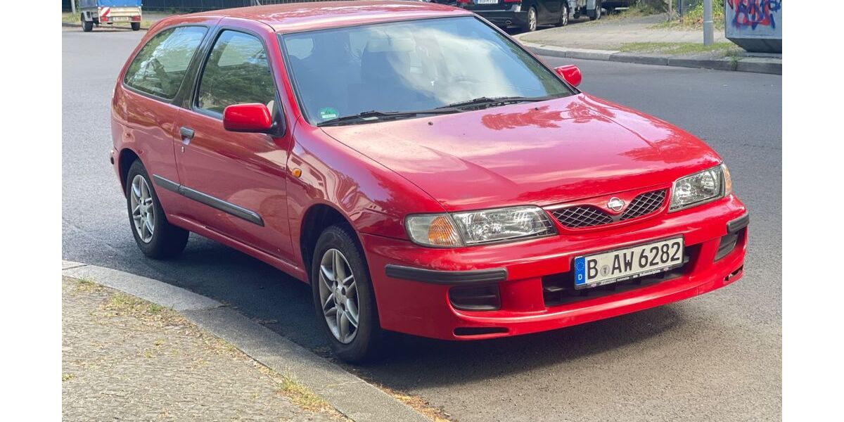 Nissan Almera 82.000 km 1.699 &euro; berlin 14193