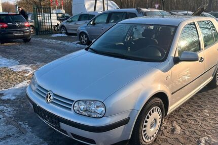 VW Golf 115.998 km 3.290 &euro; Hoppegarten 15366