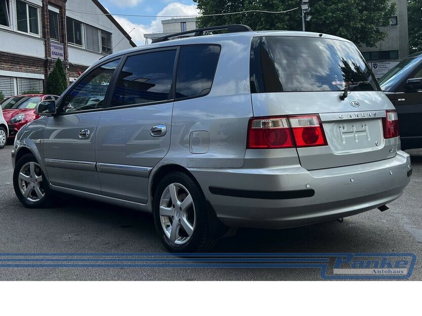 Kia Carens 2.0 16V EX Van*SchiebeD.*Klima*PDC*Bluet* 109.096 km 1.100 € Berlin 13187