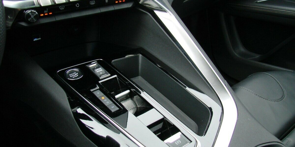 Peugeot 5008 1.2 PureTech 130, GT-Line Leder ACC Navi Pano 30.873 km 27.980 &euro; Falkensee 14612