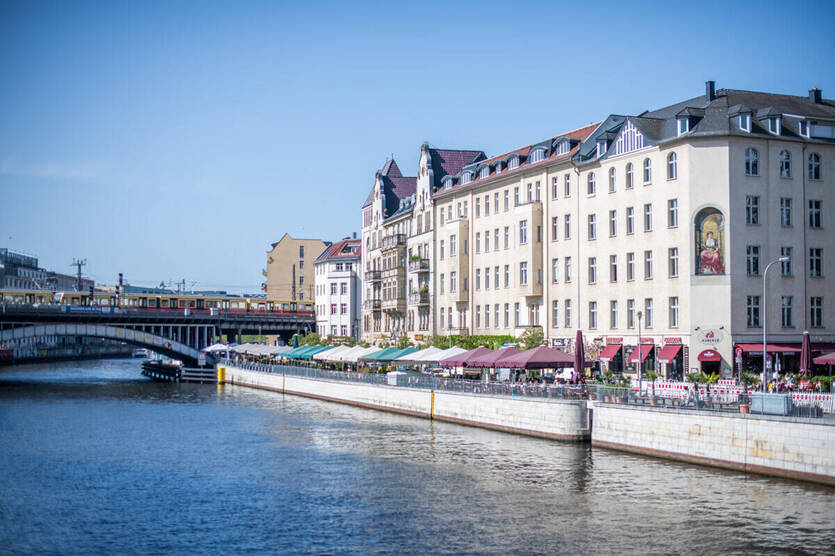 Statement-Masterpiece in Berlin-Mitte mit Terrasse und exklusivem Sky Deck 2 zimmer