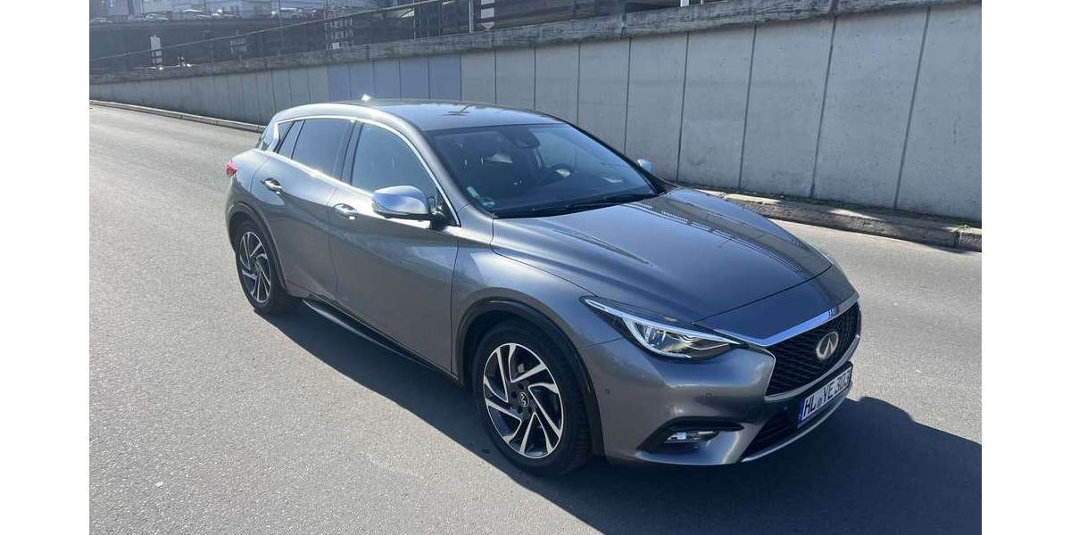 INFINITI Q30 165.972 km 10.980 &euro; Berlin 10627