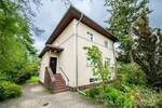 Wohnen im Grünen mit Potenzial: Bezugsfreies Haus mit Garten vor den Toren der Hauptstadt