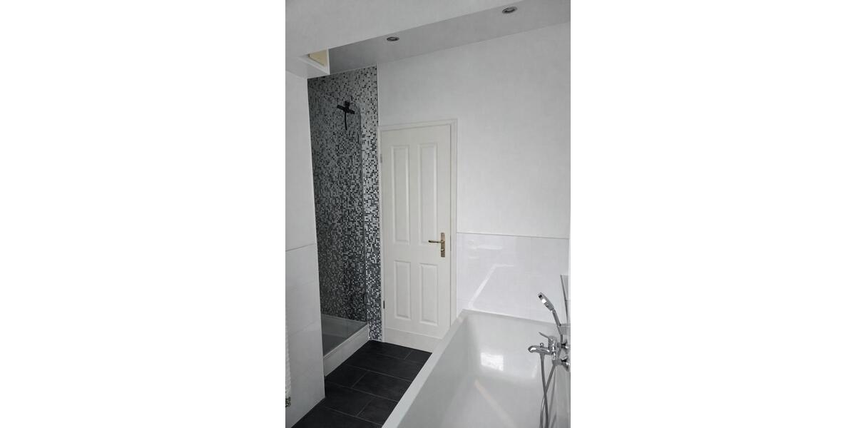 Dachgeschoßwohnung Berlin Tempelhof-Schöneberg - 4 Zimmer, 122 m&sup2;, 2.200&euro; | Angebot:25959592