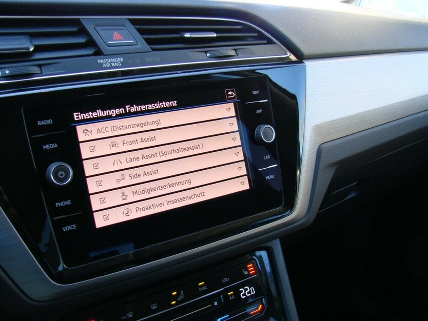 VW Touran 1.5TSI Comfortline 7-Sitzer ACC Standheizun 18.601 km 32.480 € Falkensee 14612