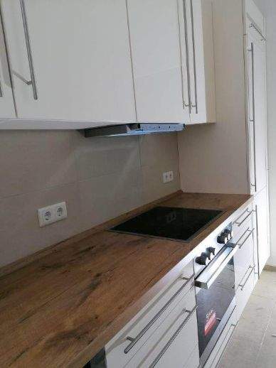 Nähe Ku-Damm AltbauWohnung mit Balkon, abgez. Dielen und Wannenbad (WG-Tauglich)