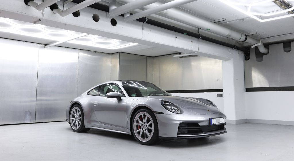 Porsche 992 2.000 km 159.900 &euro; Berlin 10625