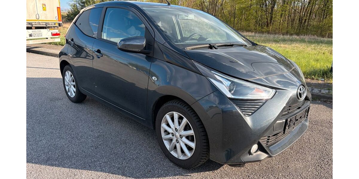 Toyota Aygo (X) 50.000 km 8.800 &euro; Wildau 15745