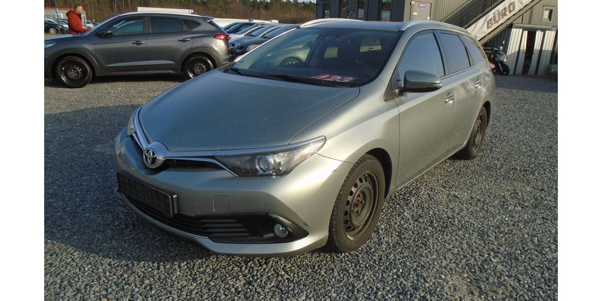 Toyota Auris 205.000 km 9.950 &euro; Wildau 15745