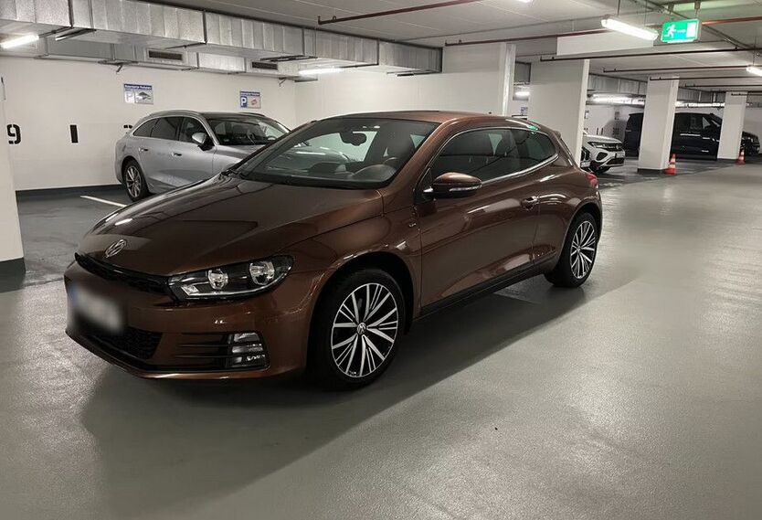 VW Scirocco 142.200 km 16.499 € Berlin 12207