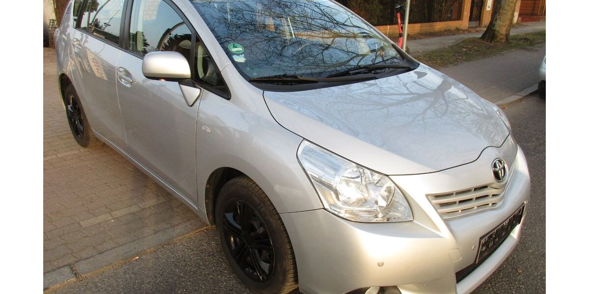 Toyota Verso 223.000 km 3.950 &euro; Berlin 12357