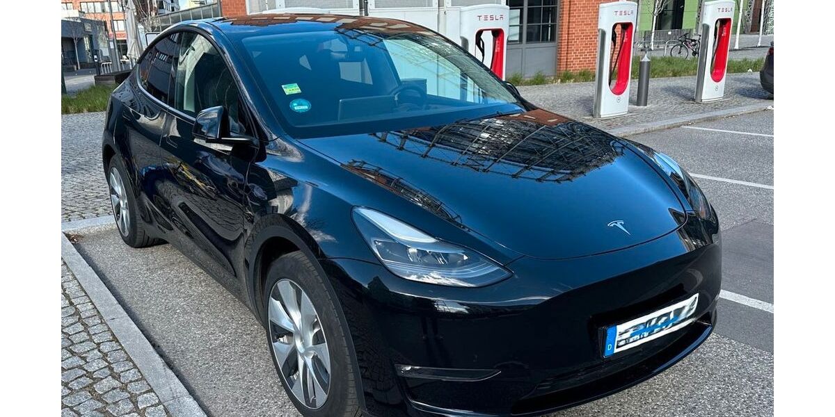 Tesla Model Y 25.476 km 37.900 &euro; Berlin 14050