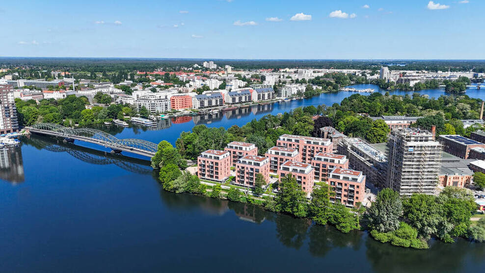 Balkon, Aufzug, Stellplatz: 3-Zimmer-Wohnung im NEUBAU-Quartier - Insel Eiswerder direkt am Wasser
